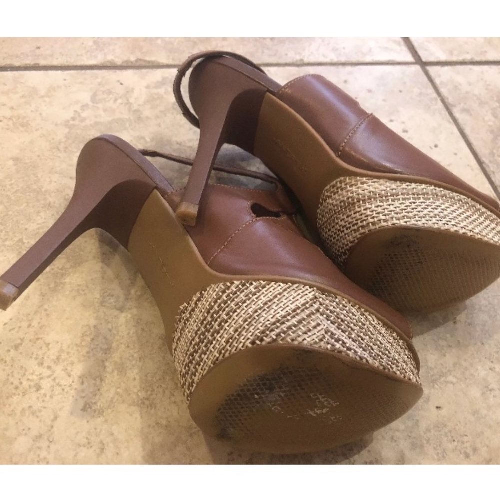 Heels - Beige/pink with Textured Soles - Picture 4 of 4